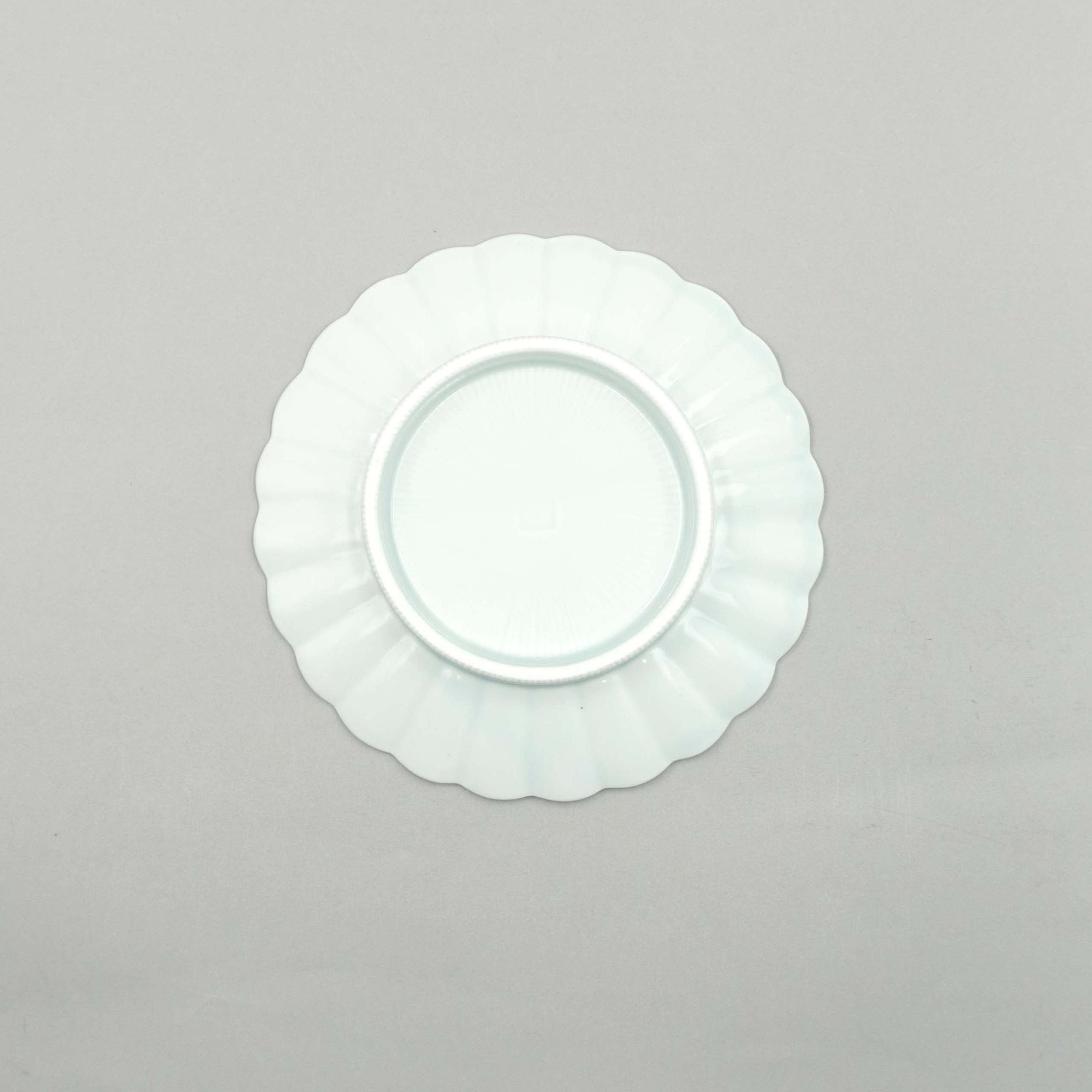 Kiku Plate 20cm, 20.3cm x 3.2cm