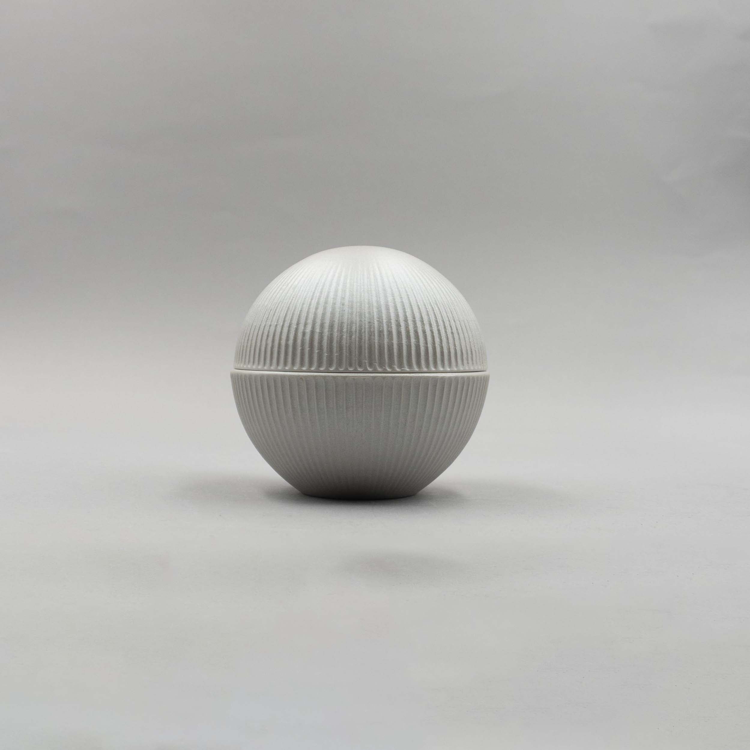 Lidded Bowl Silver, 9.5cm x 8.5cm