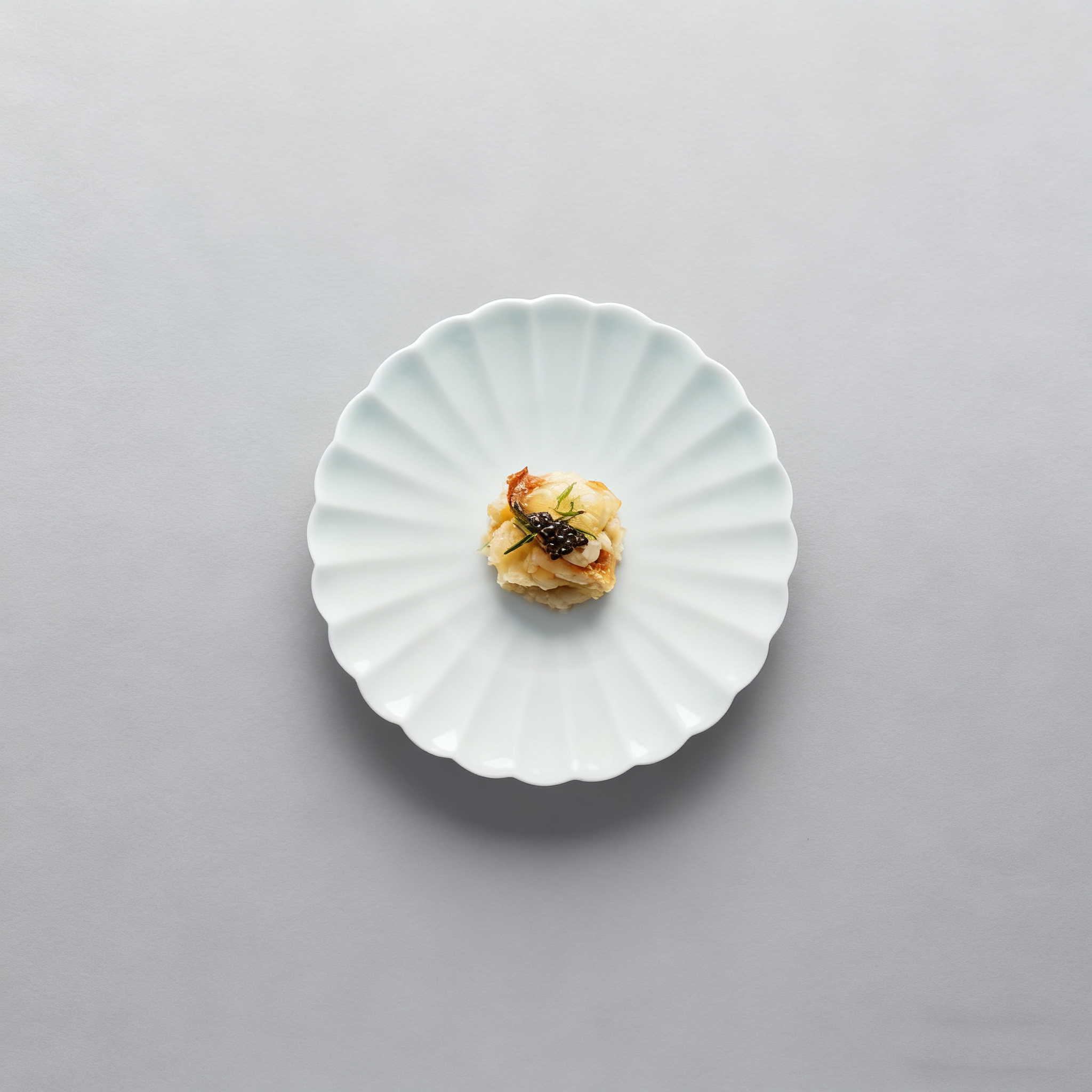 Kiku Plate 20cm, 20.3cm x 3.2cm