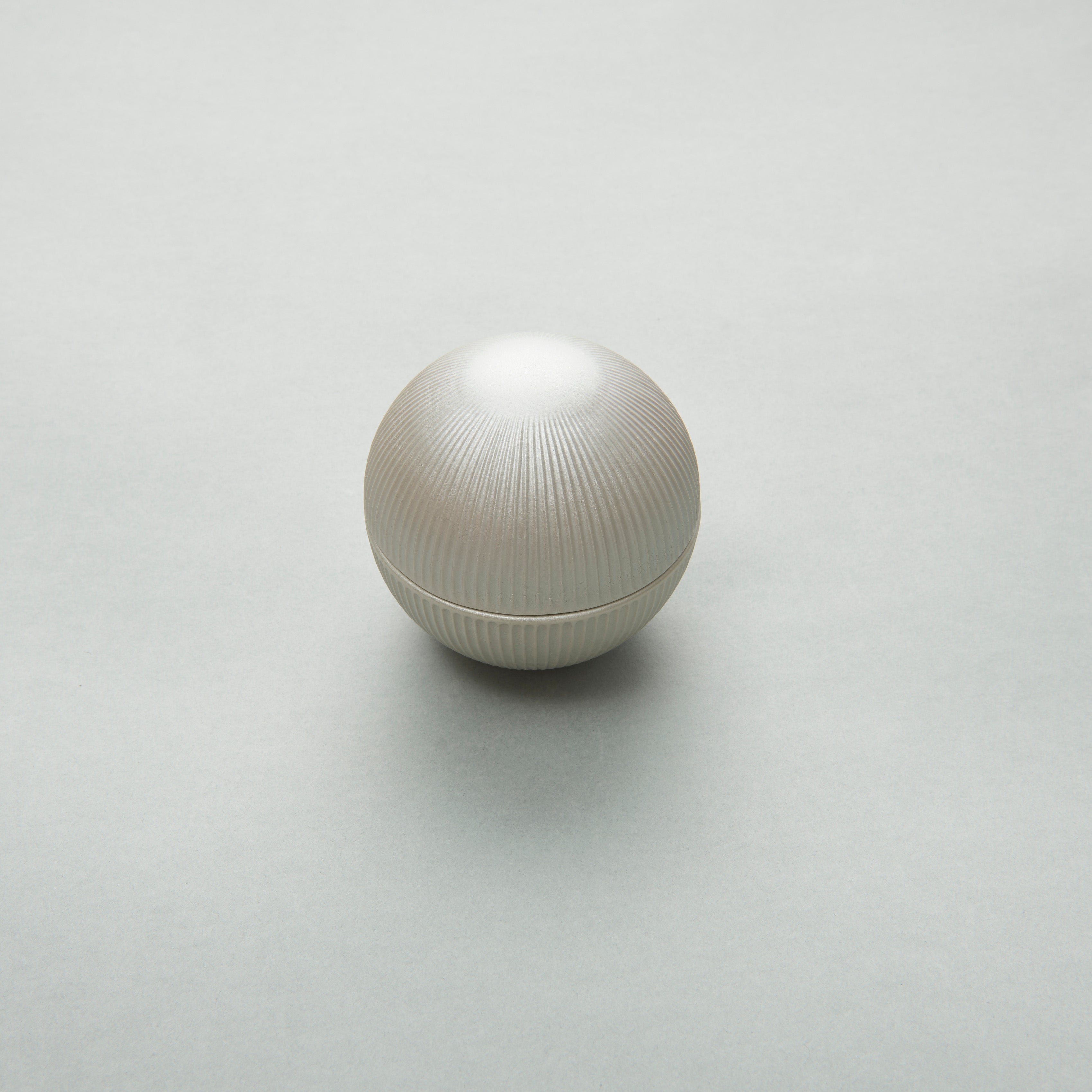 Lidded Bowl Silver, 9.5cm x 8.5cm