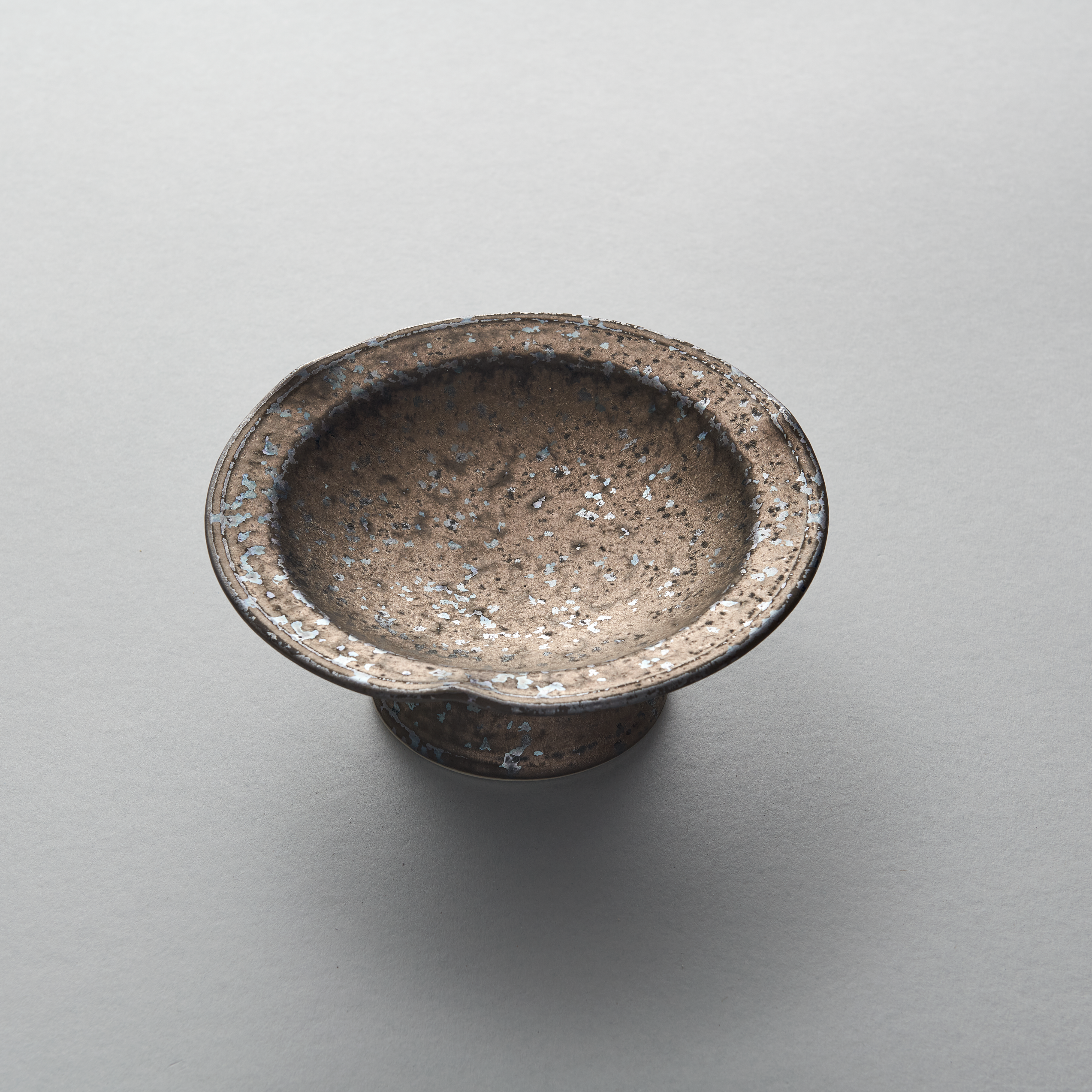 Stand, 16.7cm x 7.5cm