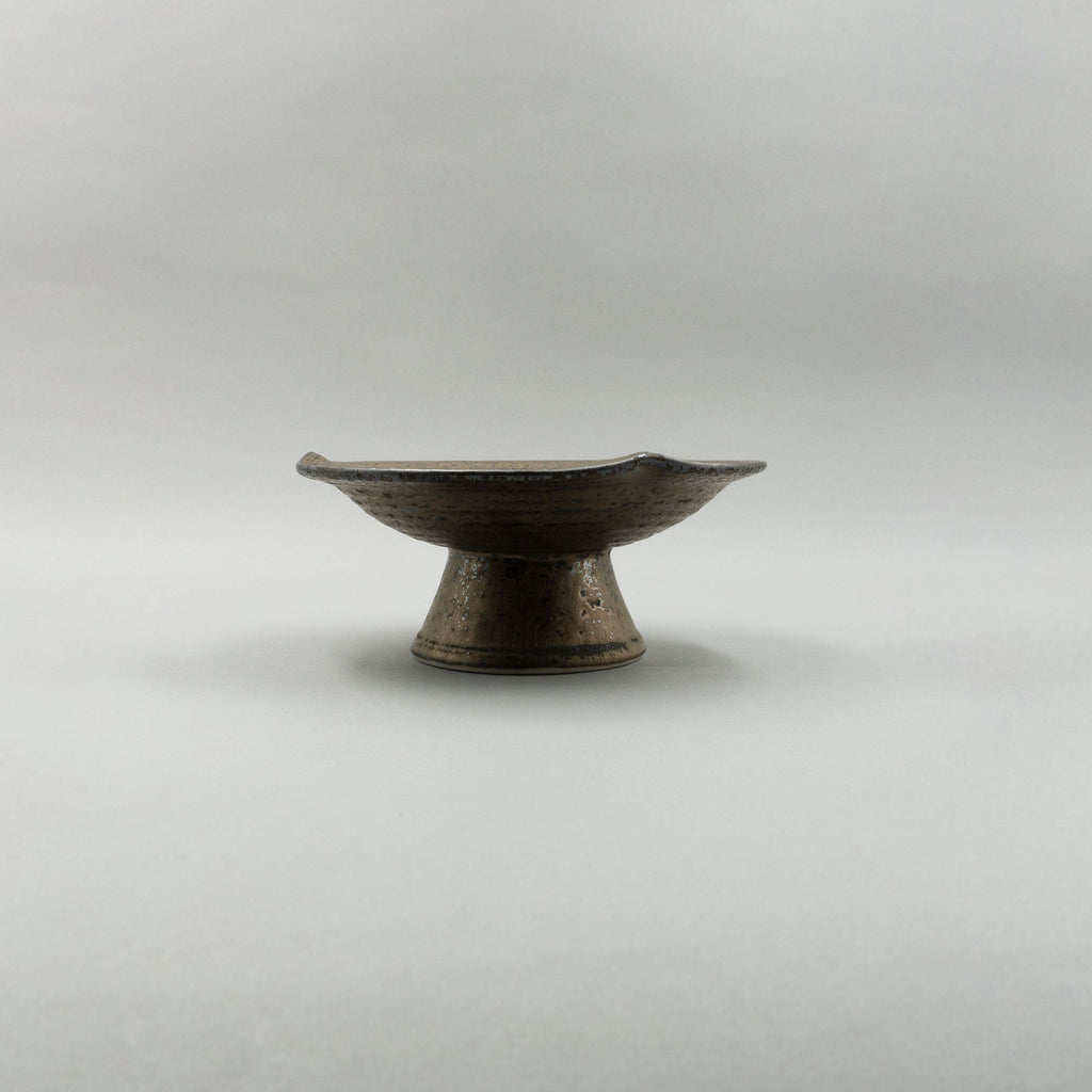 Stand, 16.7cm x 7.5cm