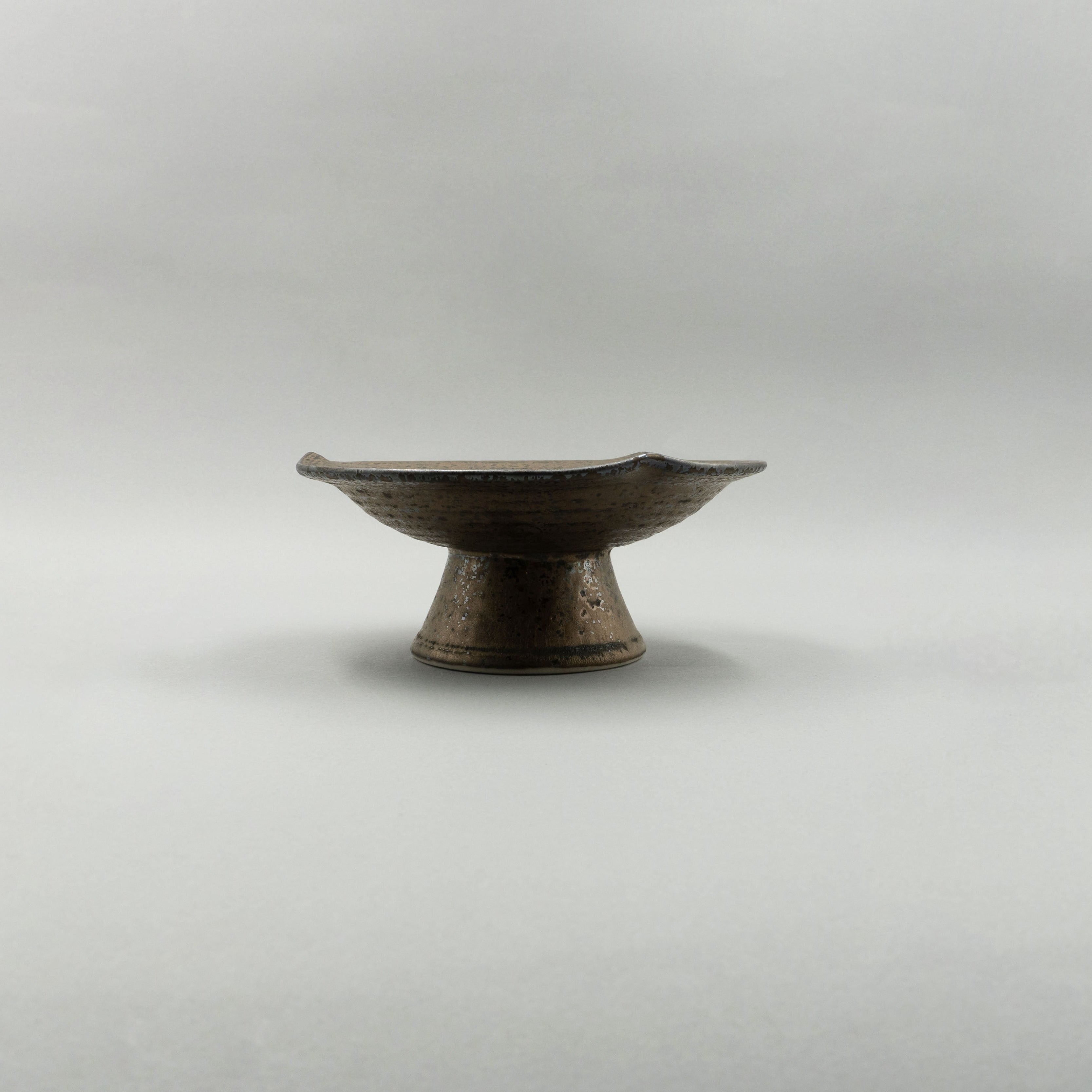 Stand, 16.7cm x 7.5cm