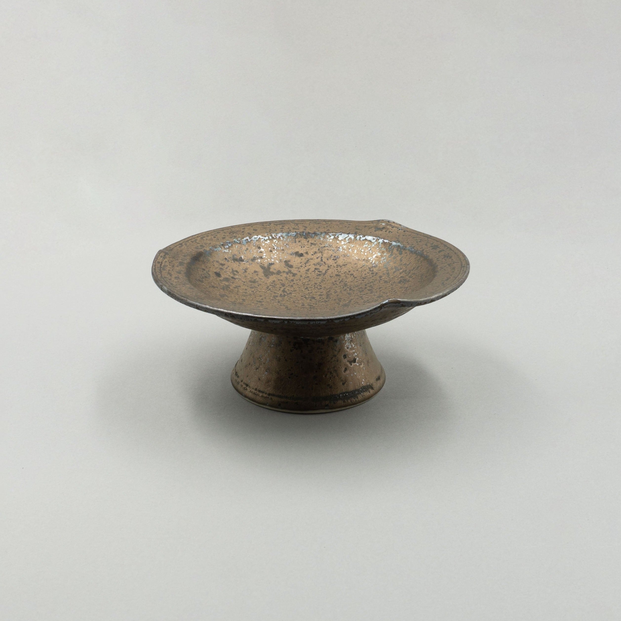 Stand, 16.7cm x 7.5cm
