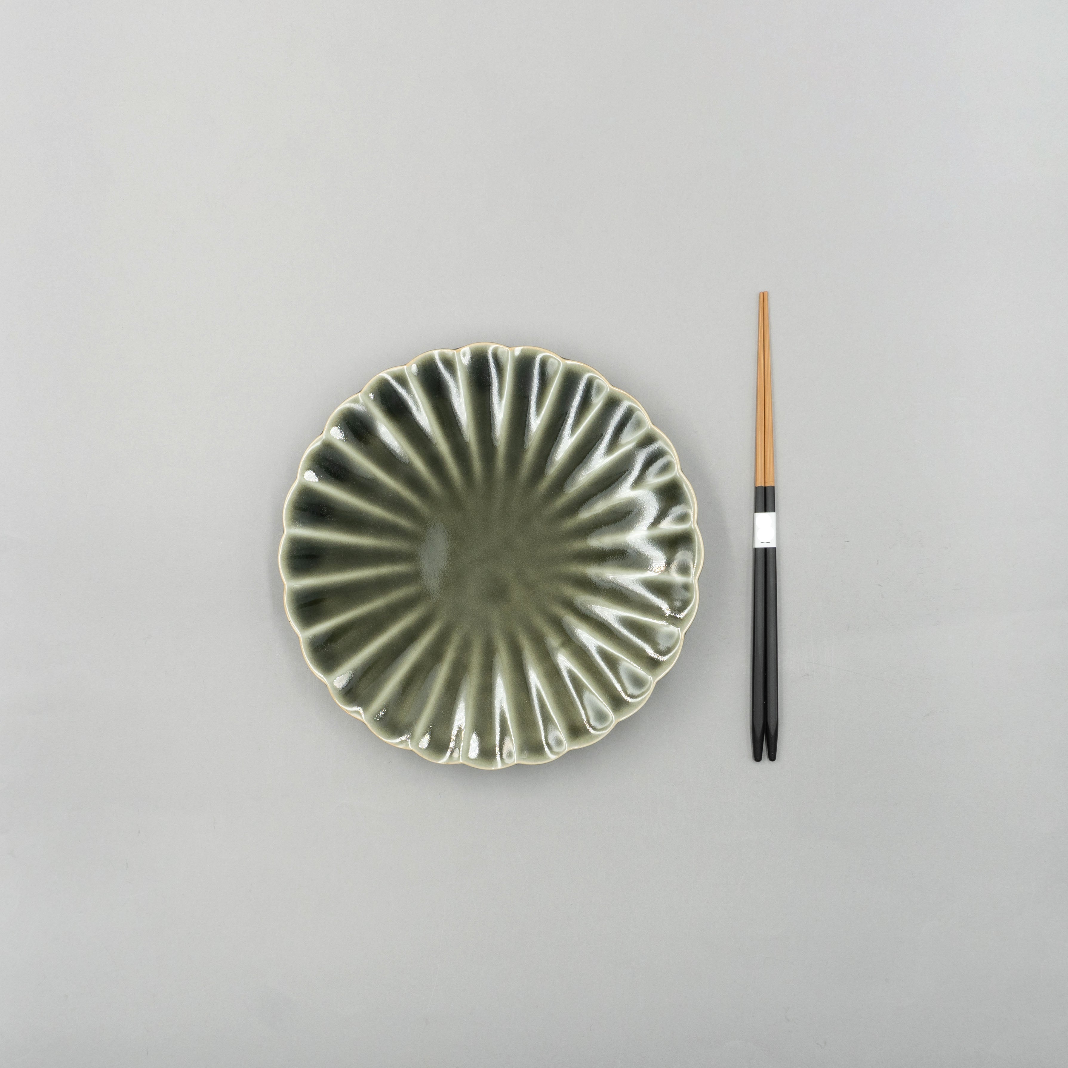 Oribe Kiku Plate 20cm, 20.3cm x 3.2cm
