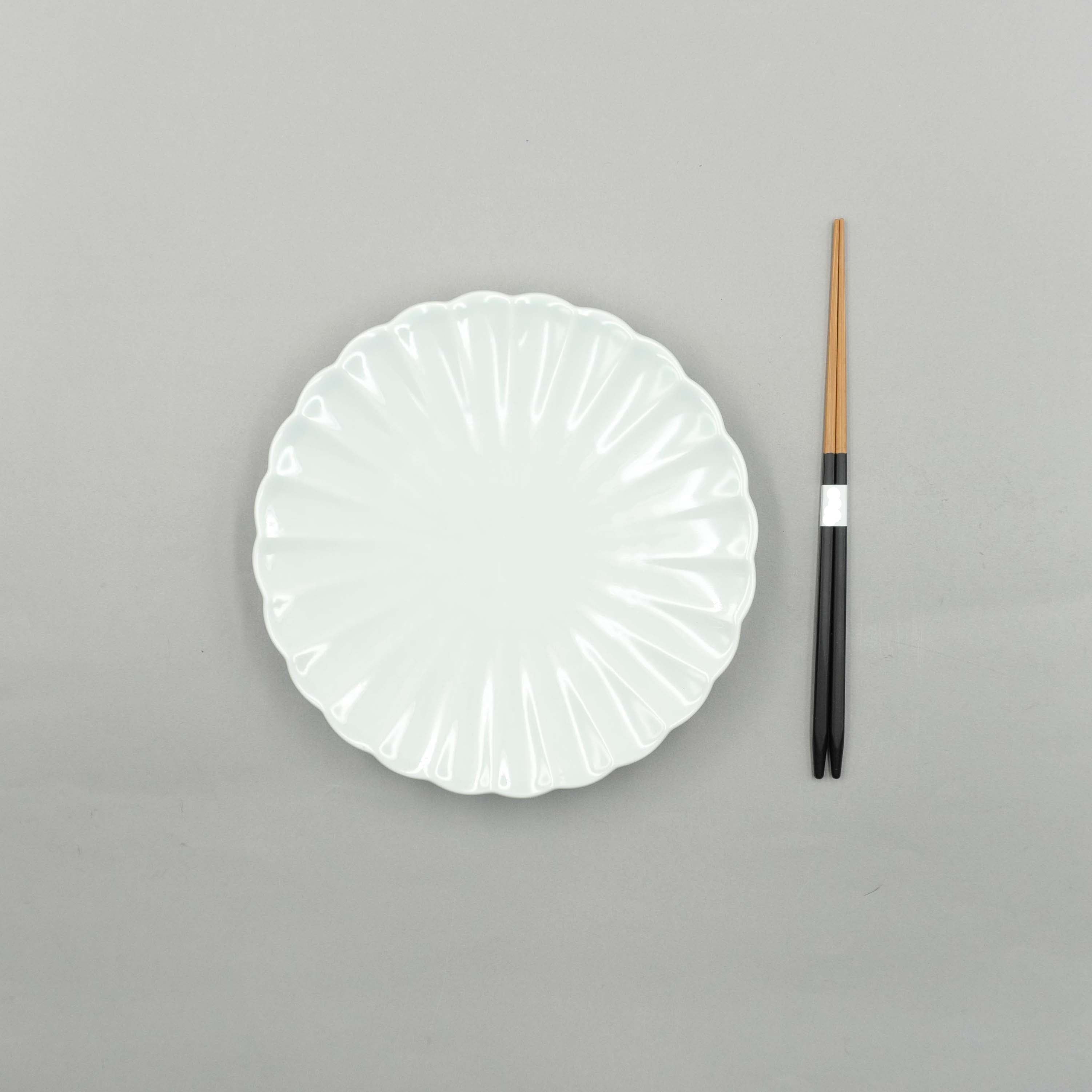 Kiku Plate 20cm, 20.3cm x 3.2cm